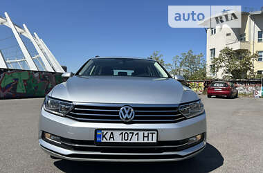 Универсал Volkswagen Passat 2017 в Киеве