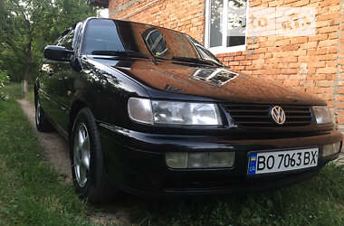 Седан Volkswagen Passat 1994 в Монастириській