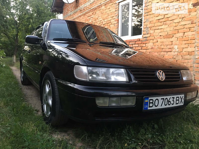 Седан Volkswagen Passat 1994 в Монастыриске