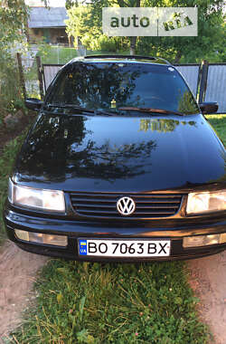 Седан Volkswagen Passat 1994 в Монастыриске