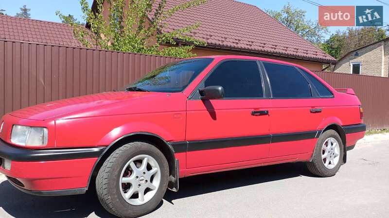 Седан Volkswagen Passat 1990 в Киеве