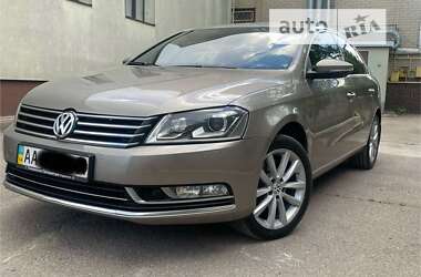 Седан Volkswagen Passat 2014 в Киеве