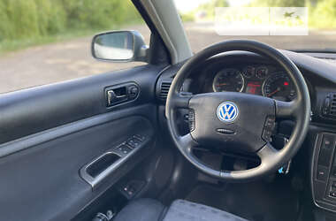 Универсал Volkswagen Passat 2002 в Золочеве