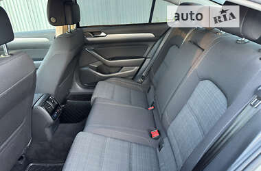 Седан Volkswagen Passat 2019 в Житомире