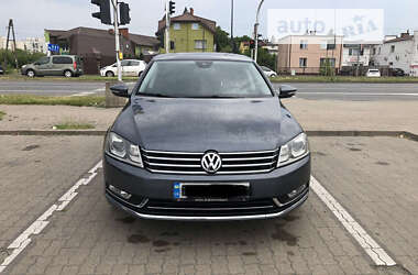 Седан Volkswagen Passat 2011 в Ровно