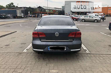 Седан Volkswagen Passat 2011 в Ровно