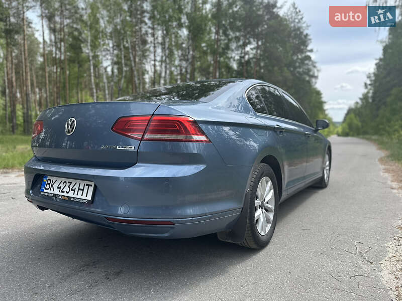 Седан Volkswagen Passat 2014 в Дубровице