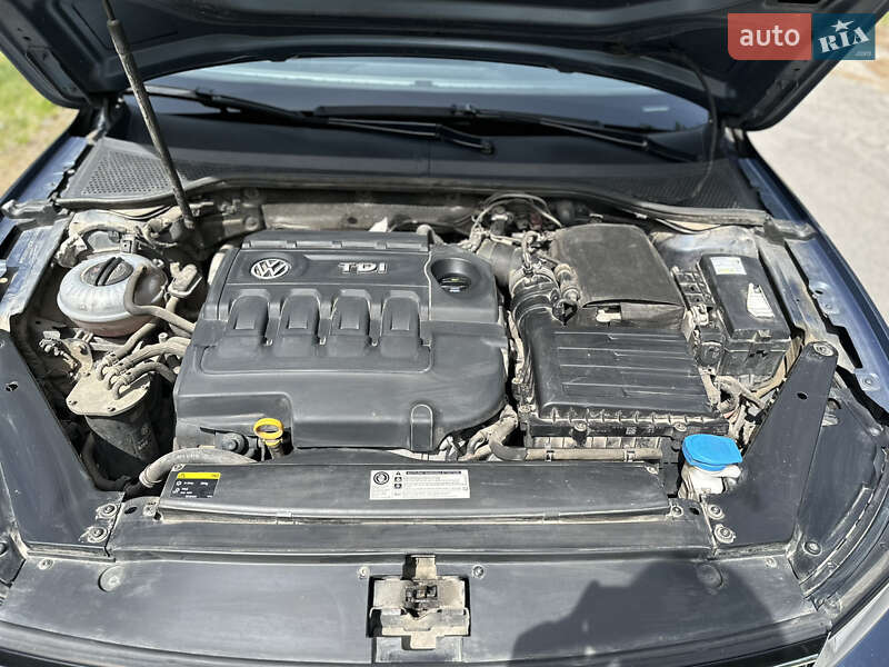 Седан Volkswagen Passat 2014 в Дубровице