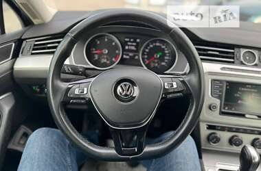 Универсал Volkswagen Passat 2015 в Староконстантинове