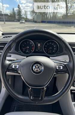 Седан Volkswagen Passat 2018 в Тернополе