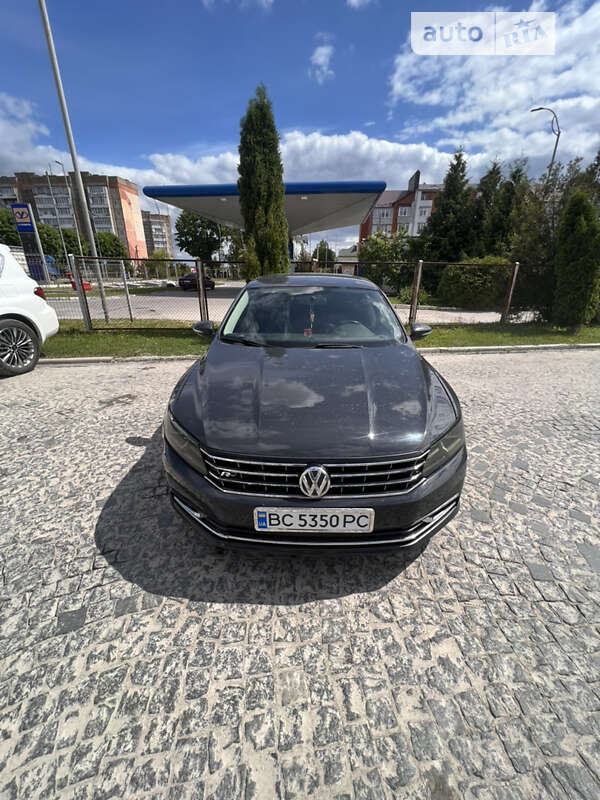 Седан Volkswagen Passat 2016 в Чорткове