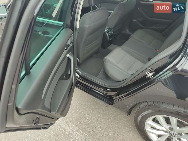 Универсал Volkswagen Passat 2017 в Киеве
