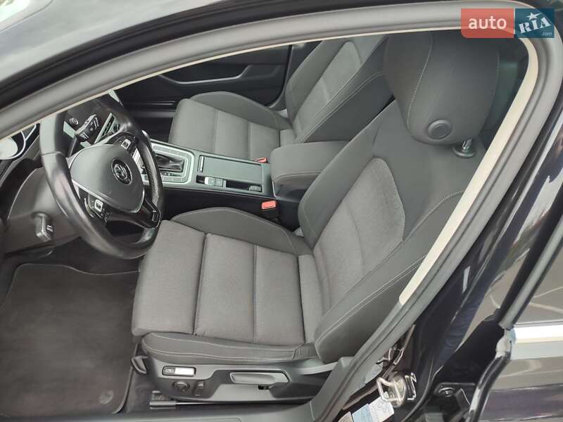 Универсал Volkswagen Passat 2017 в Киеве