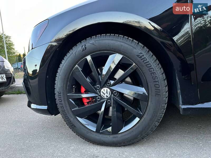 Седан Volkswagen Passat 2018 в Киеве