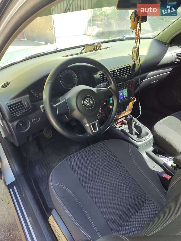 Седан Volkswagen Passat 2002 в Днепре