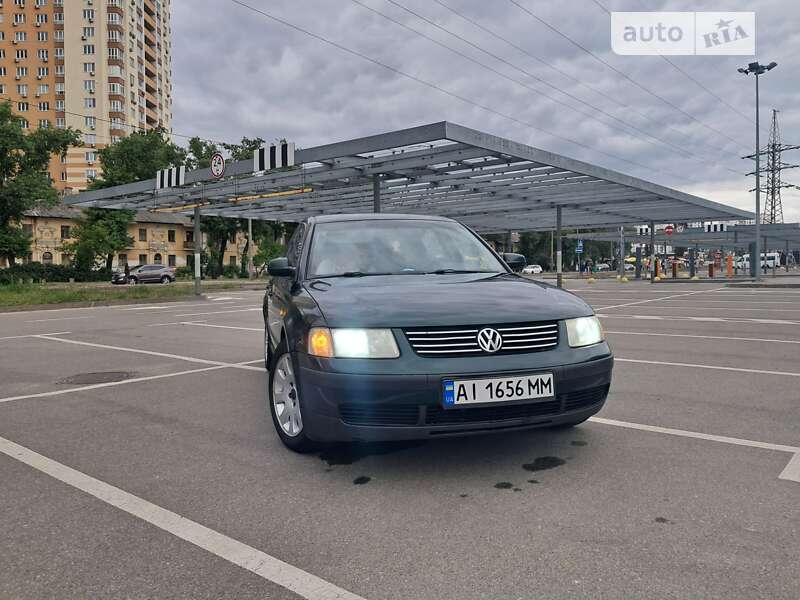 Седан Volkswagen Passat 1999 в Києві