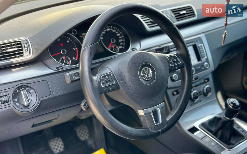Седан Volkswagen Passat 2013 в Львове