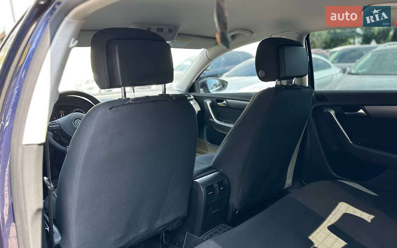 Седан Volkswagen Passat 2013 в Львове