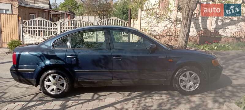Седан Volkswagen Passat 1997 в Кривом Роге
