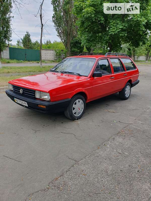 Универсал Volkswagen Passat 1988 в Киеве
