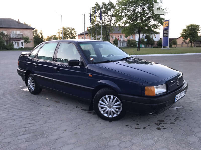 Седан Volkswagen Passat 1992 в Костополе
