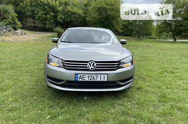 Седан Volkswagen Passat 2013 в Днепре