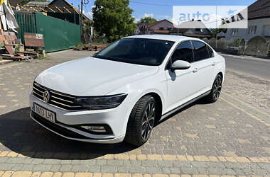 Седан Volkswagen Passat 2020 в Тячеве