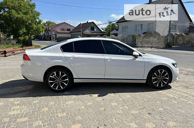 Седан Volkswagen Passat 2020 в Тячеве