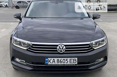 Седан Volkswagen Passat 2018 в Киеве