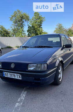 Седан Volkswagen Passat 1990 в Кривом Роге