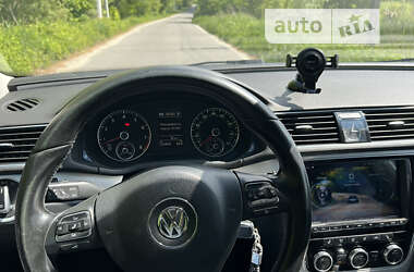 Седан Volkswagen Passat 2012 в Звягеле