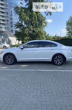 Седан Volkswagen Passat 2018 в Киеве