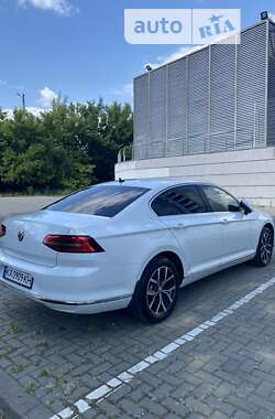 Седан Volkswagen Passat 2018 в Киеве