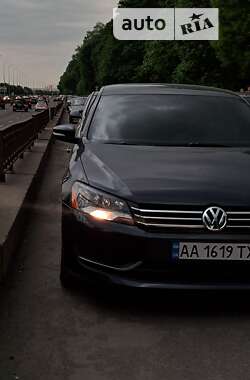 Седан Volkswagen Passat 2012 в Киеве