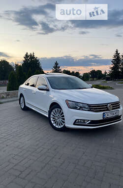 Седан Volkswagen Passat 2016 в Черкассах