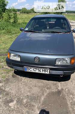 Седан Volkswagen Passat 1988 в Бродах