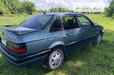 Седан Volkswagen Passat 1988 в Бродах