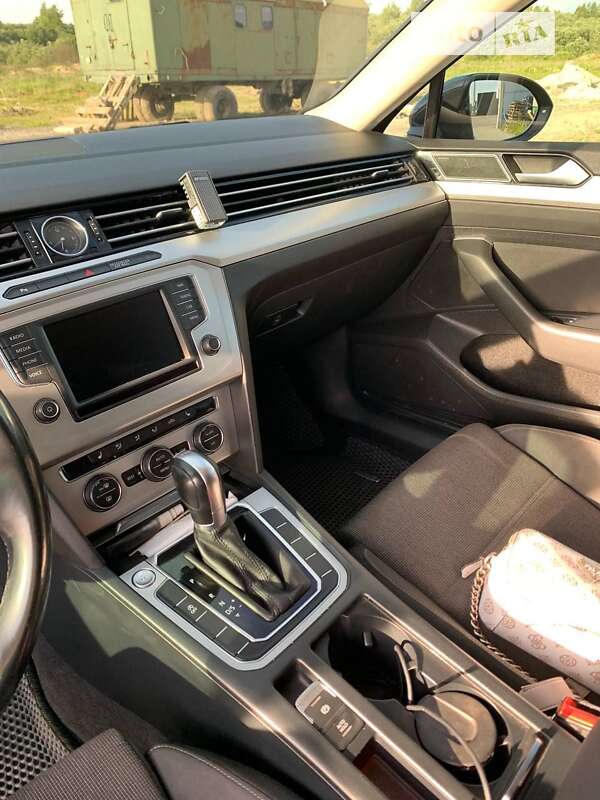 Універсал Volkswagen Passat 2015 в Львові