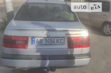 Седан Volkswagen Passat 1995 в Калиновке