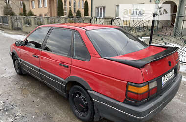 Седан Volkswagen Passat 1990 в Коломые