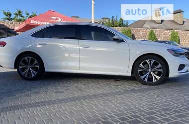 Седан Volkswagen Passat 2019 в Киеве