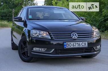 Седан Volkswagen Passat 2011 в Гусятине