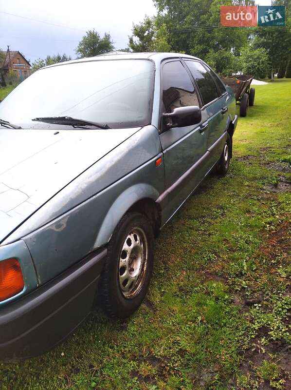 Седан Volkswagen Passat 1991 в Мостиске