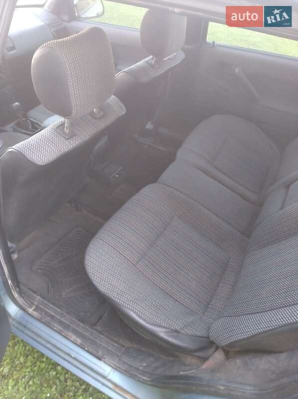 Седан Volkswagen Passat 1991 в Мостиске