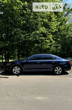 Седан Volkswagen Passat 2012 в Киеве