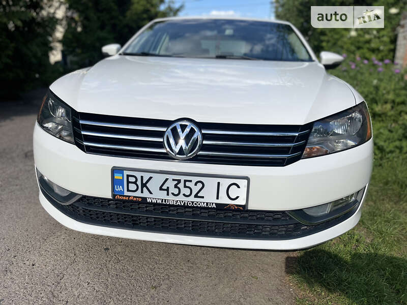 Седан Volkswagen Passat 2015 в Ровно