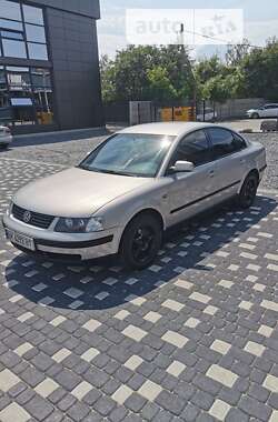 Седан Volkswagen Passat 1999 в Шепетівці