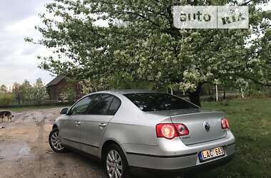 Седан Volkswagen Passat 2005 в Рокитном