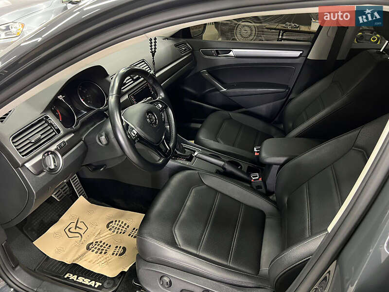 Седан Volkswagen Passat 2017 в Львові