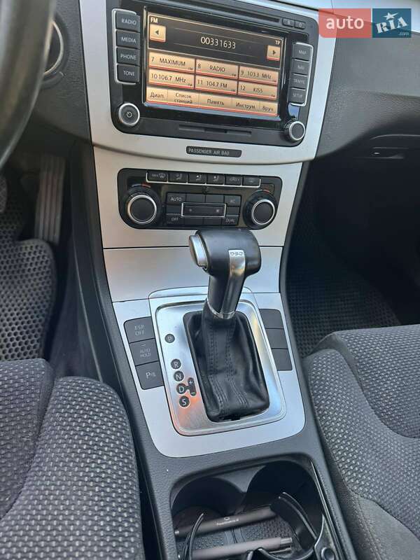 Універсал Volkswagen Passat 2010 в Львові